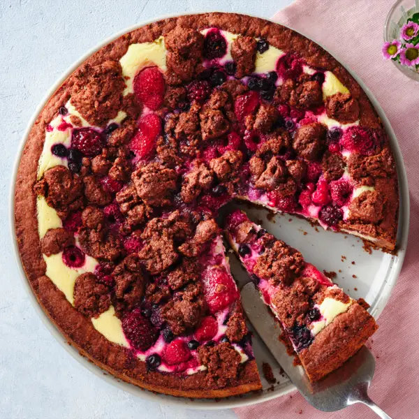 Zupfkuchen mit Beeren