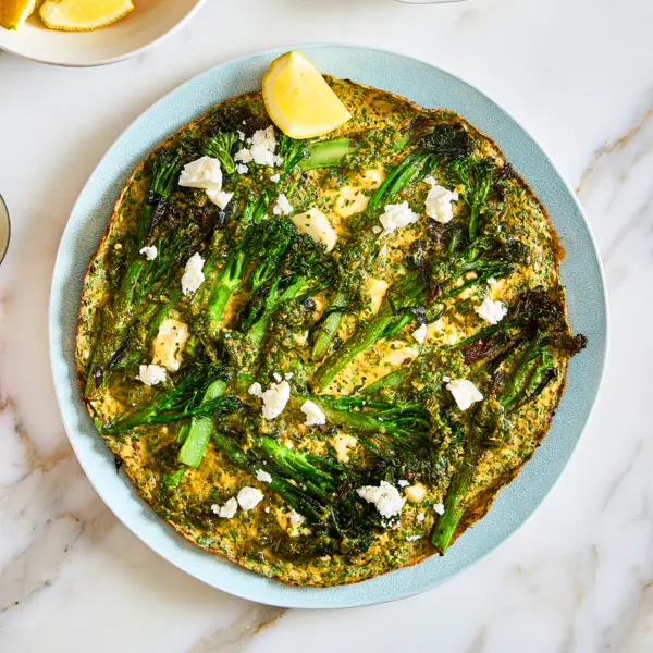 Broccoli-Frittata mit grünem Harissa