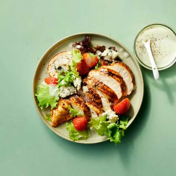 Gegrilltes Hähnchen mit Erdbeer-Salat