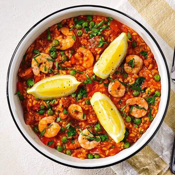 Paella mit Garnelen und Chorizo