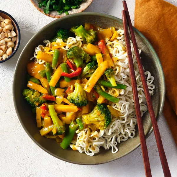 Blitz-Gemüsecurry mit Mie-Nudeln