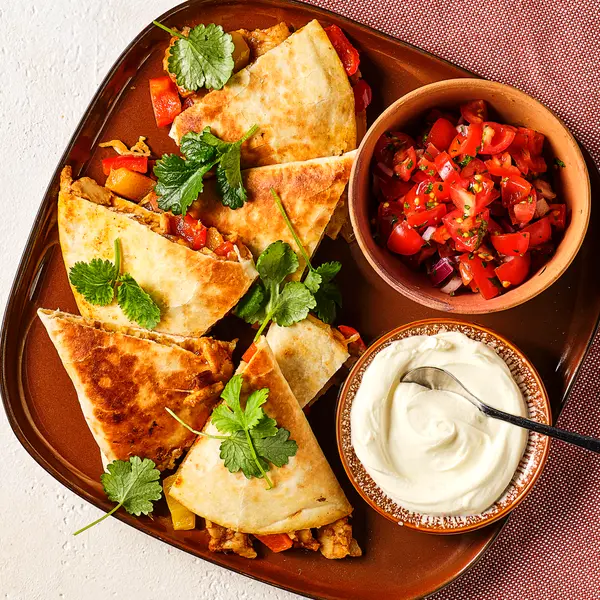 Quesadilla mit frischer Tomatensalsa