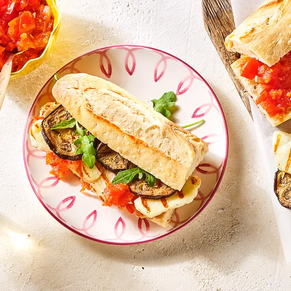 Halloumi-Sandwich mit Tomatenaufstrich