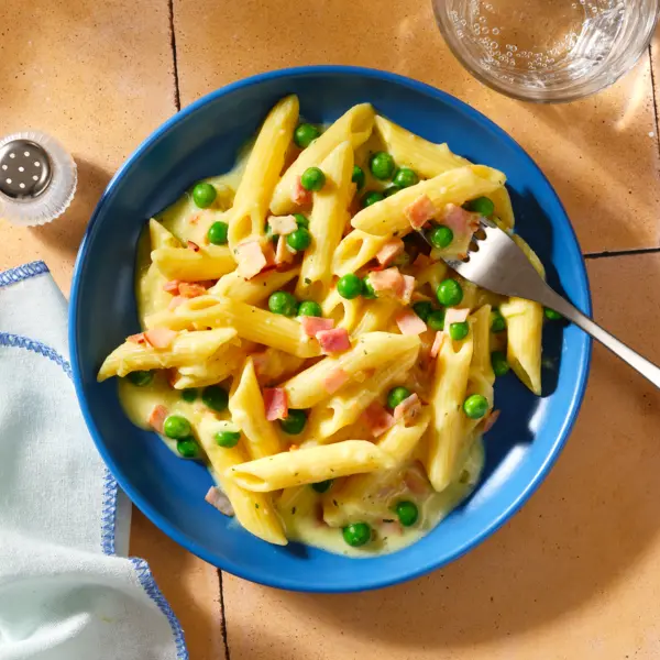 One-Pot Penne in Schinken-Sahne-Soße mit Erbsen