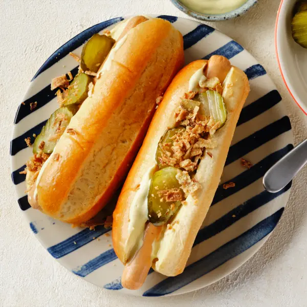 Veggie Hot Dogs mit Sandwich-Sauce