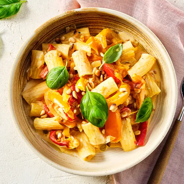 Pasta in cremiger Paprikasoße