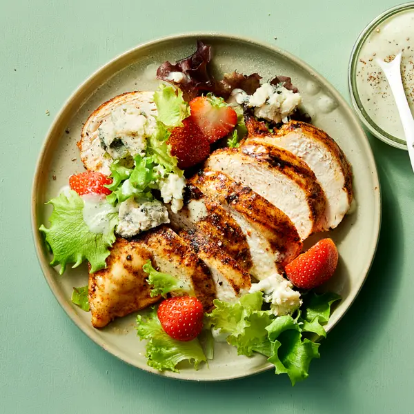 Gegrilltes Hähnchen mit Erdbeer-Salat