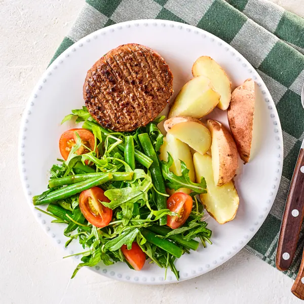 Rindfleisch-Frikadellen mit grünem Bohnensalat