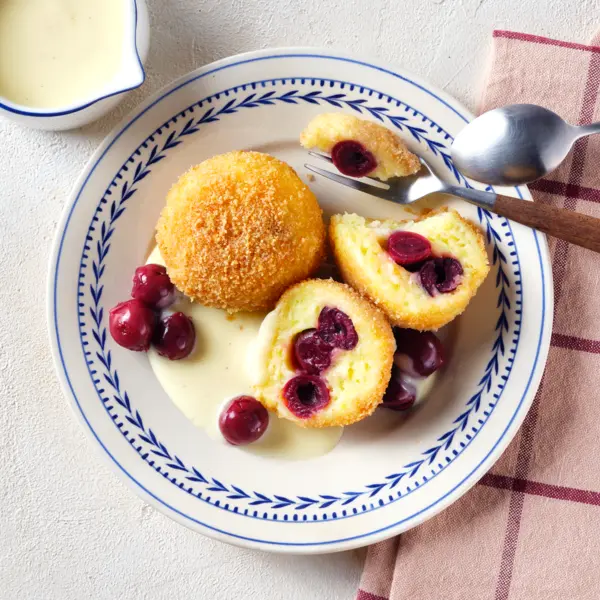 Kirsch-Knödel mit Vanillesoße