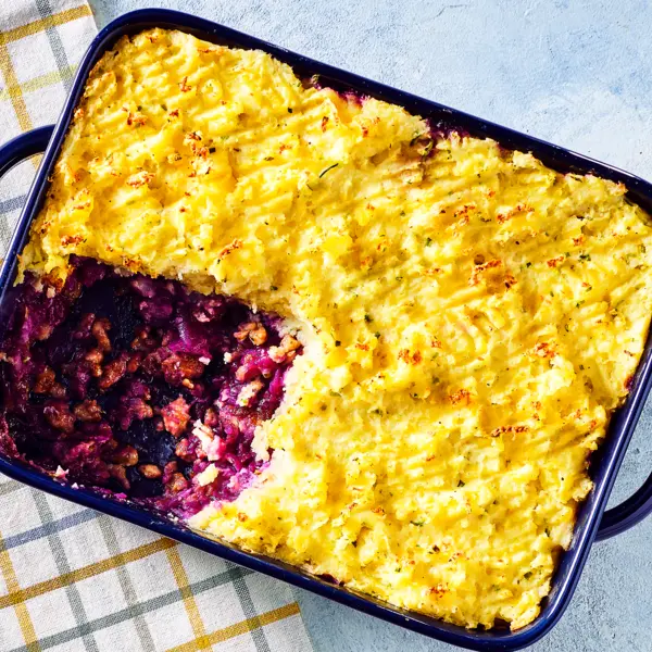 Hackfleisch-Rotkohl-Auflauf mit Kartoffelhaube