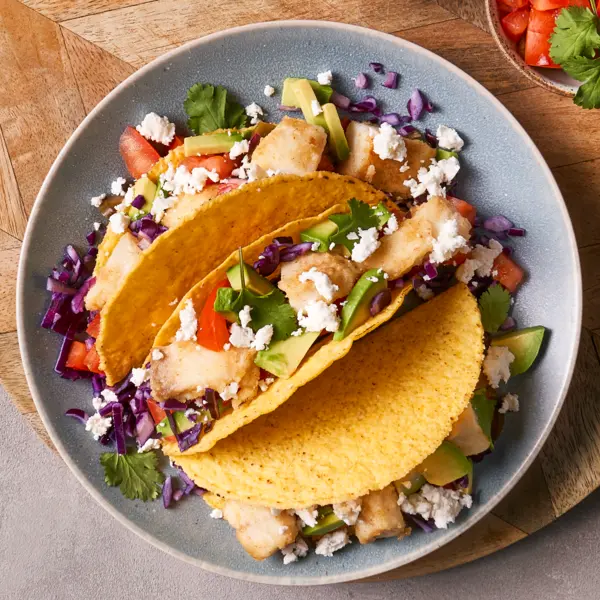 Fisch-Tacos mit scharfer Tomatensala
