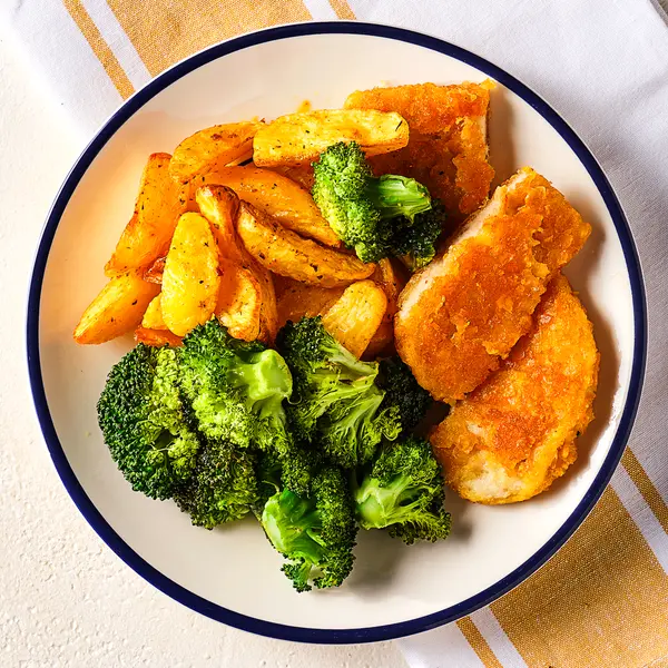 Mini Schnitzel mit Broccoli und Wedges