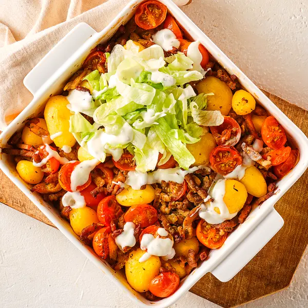 Ofengericht mit Gyros und Kartoffeln