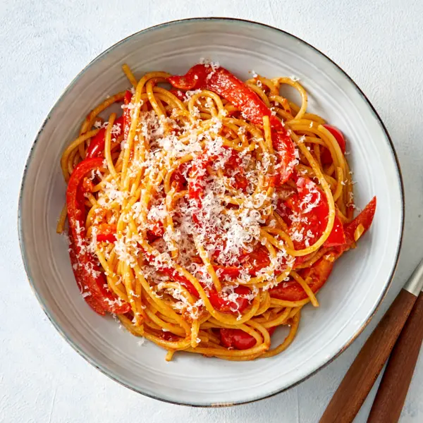 Spaghetti in scharfer Paprika-Soße