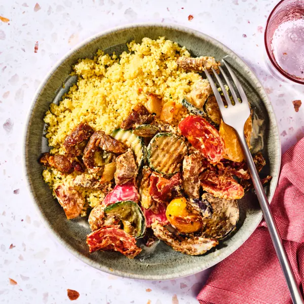 Bunte Gyros-Pfanne an Couscous