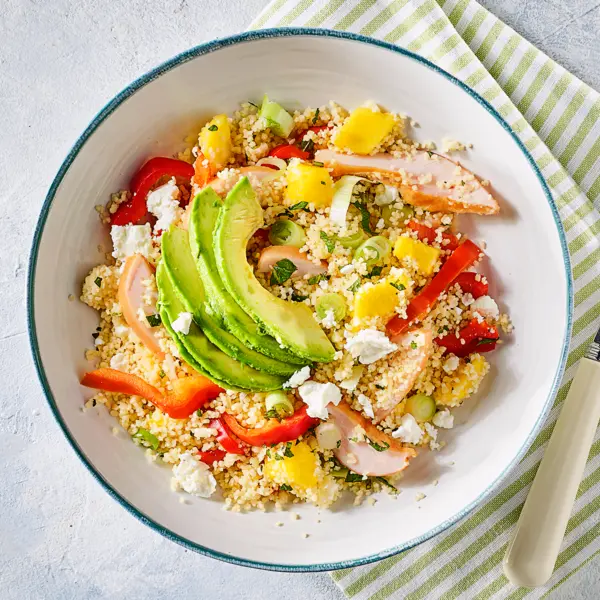 Couscous-Salat mit Hähnchenbrust und Mango