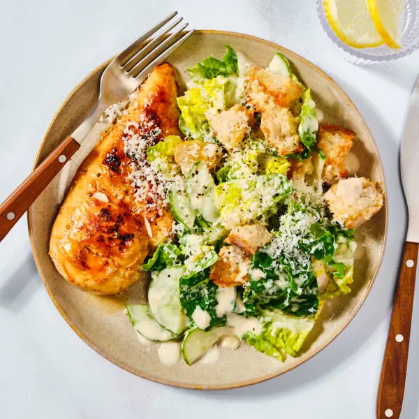 Caesar Salad mit Hähnchenschnitzel