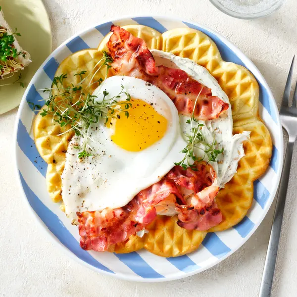 Herzhafte Frühstückswaffeln