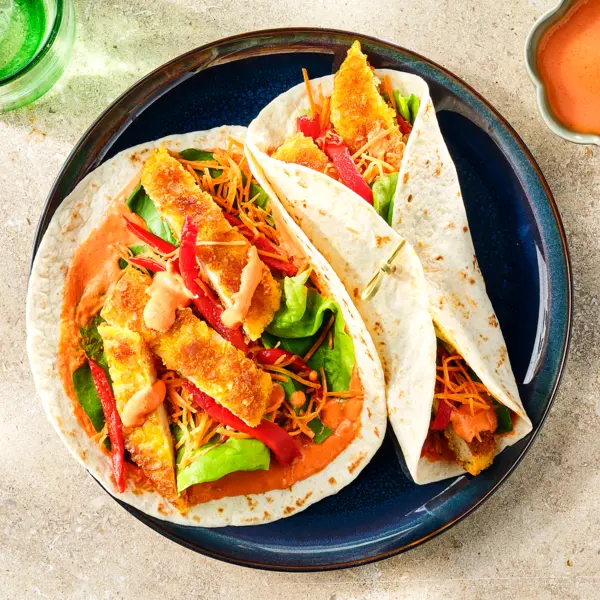 Knusprige Hähnchen-Wraps mit Paprika-Creme