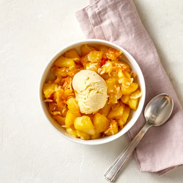 Karamellisierte Äpfel mit Mandeln und Vanille Eis