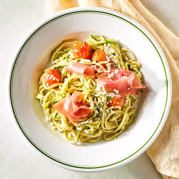 Spaghetti mit Prosciutto in Pesto-Sahnesoße