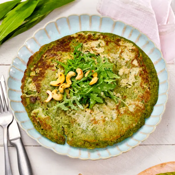Bärlauch-Speck-Pfannkuchen mit Rucola-Salat