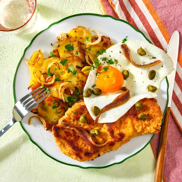 Schnitzel Holsteiner Art mit Bratkartoffeln