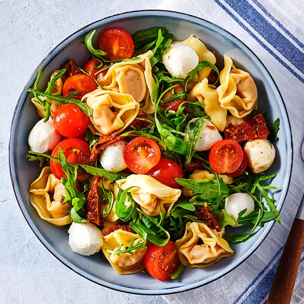 Tortellinisalat mit Mozzarella