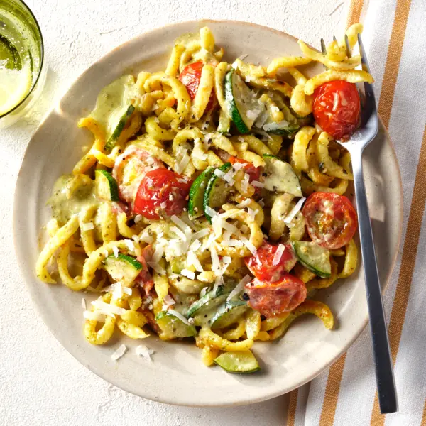 Spätzlepfanne in cremiger Pestosoße