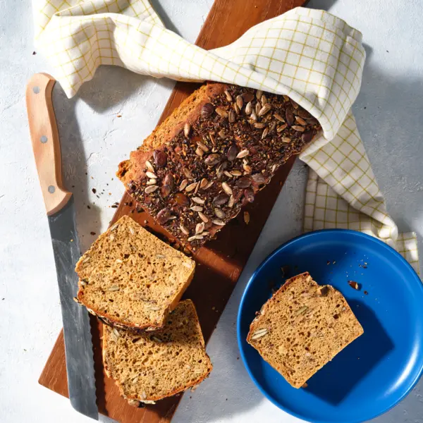 Schnelles Kastenbrot mit gemischten Körnern
