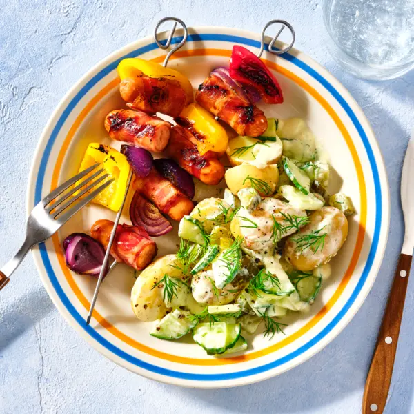 Würstchen-Spieße mit leichtem Kartoffelsalat