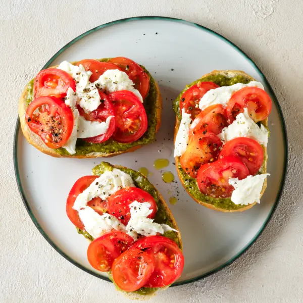 Tomate-Mozzarella-Stulle
