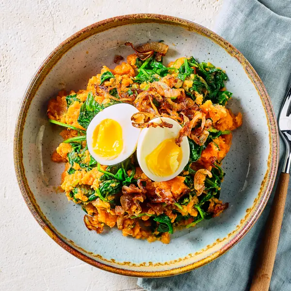 Kürbisstampf mit Spinat und Röstzwiebeln