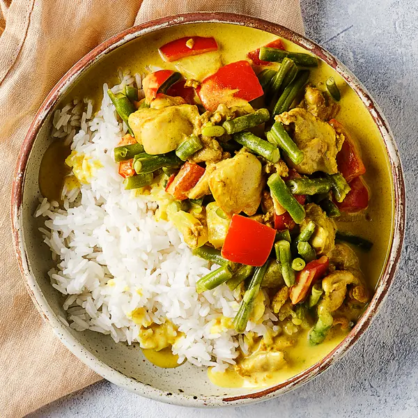 Einfaches Curry mit Hähnchen und Bohnen