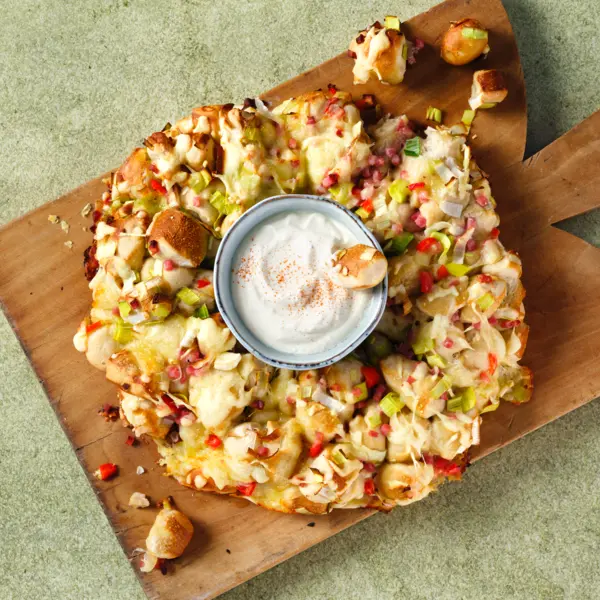 Laugen-Zupfbrot Flammkuchenstyle