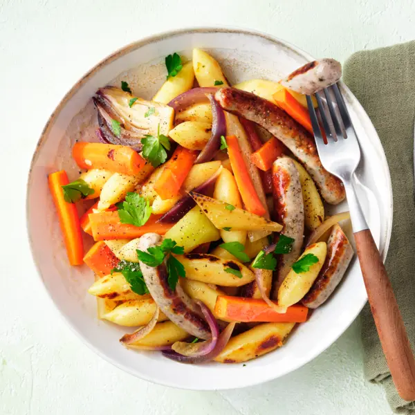 Bunte Schupfnudel-Pfanne mit Nürnberger Rostbratwürstchen
