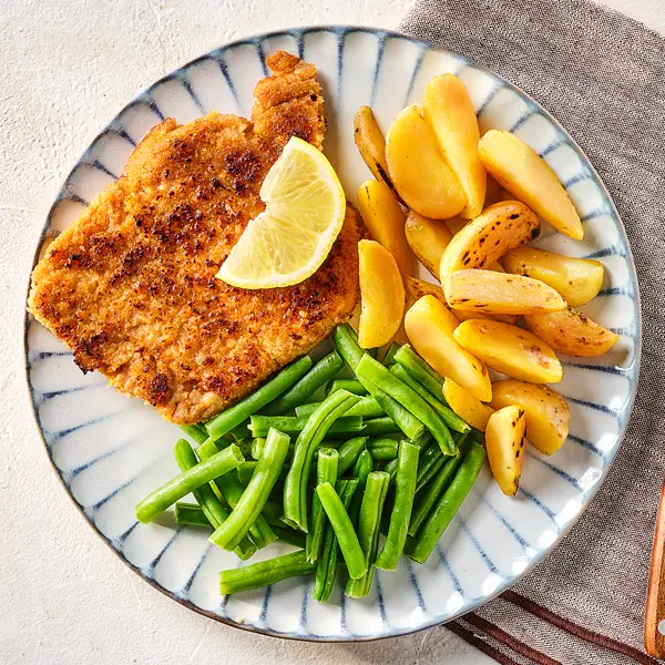 Schnitzel mit Kartoffeln und Bohnen