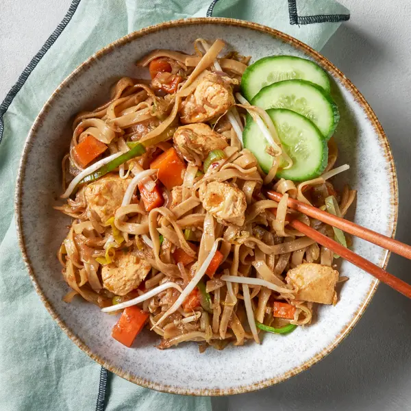 Schnelle Asia-Nudeln mit Hähnchen