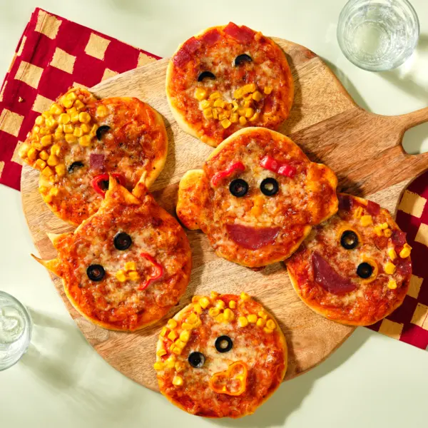 Bunte Pizzetti mit Gesichtern