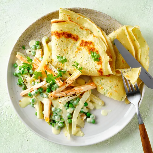 Kräuterpfannkuchen mit Rahmgemüse