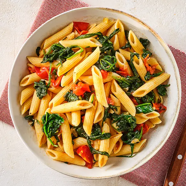 Pasta mit Spinat und Tomate