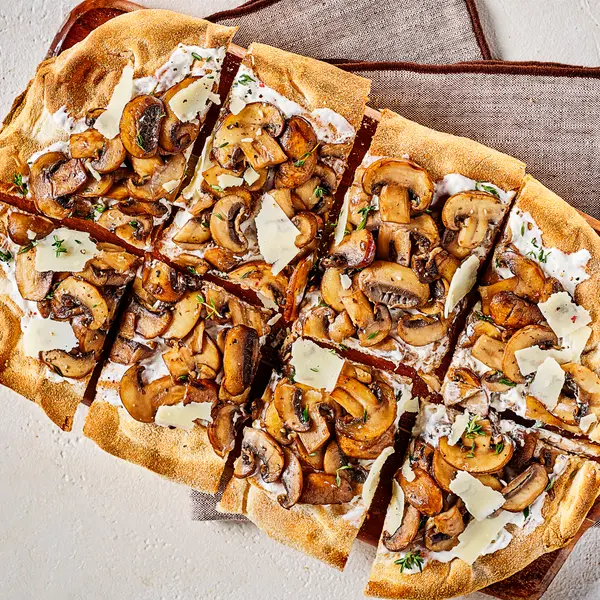 Pinsa Romana mit Ricotta und Champignons
