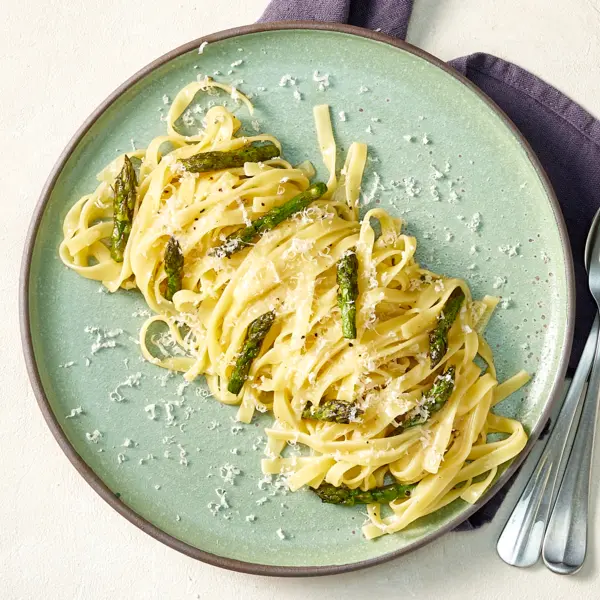 Carbonara mit grünem Spargel