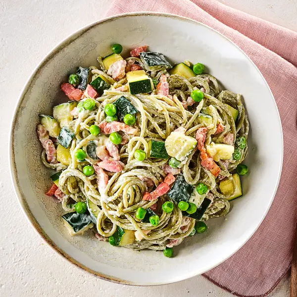 Cremige Pasta mit Erbsen und Speck