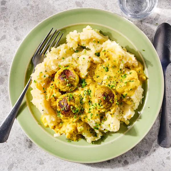 Hackbällchen mit Blumenkohl-Kartoffel-Püree