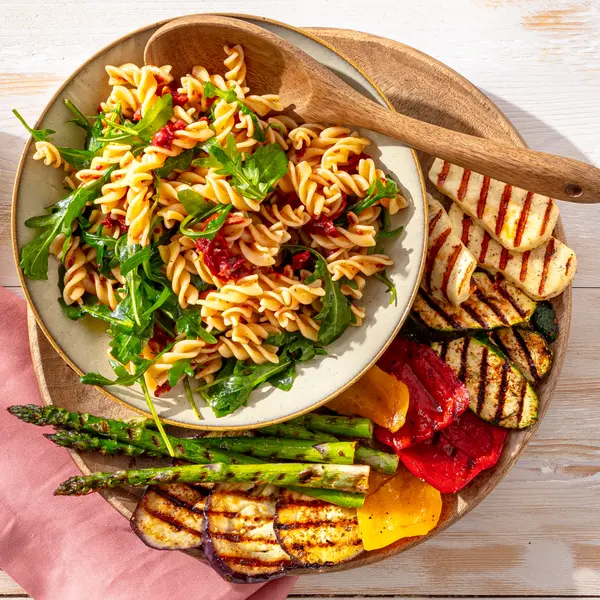 Mediterraner Nudelsalat