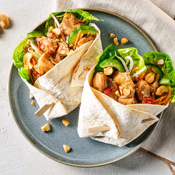 Wraps mit Teriyaki-Hähnchen und Cashews