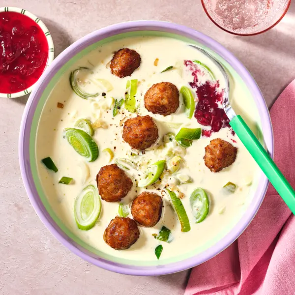 Käse-Lauch-Suppe mit Köttbullar
