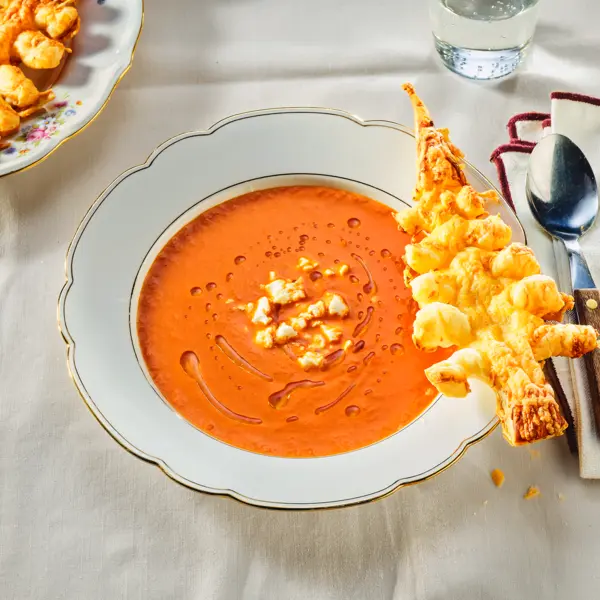 Tomatensuppe mit Weihnachtsbaum-Käsesticks