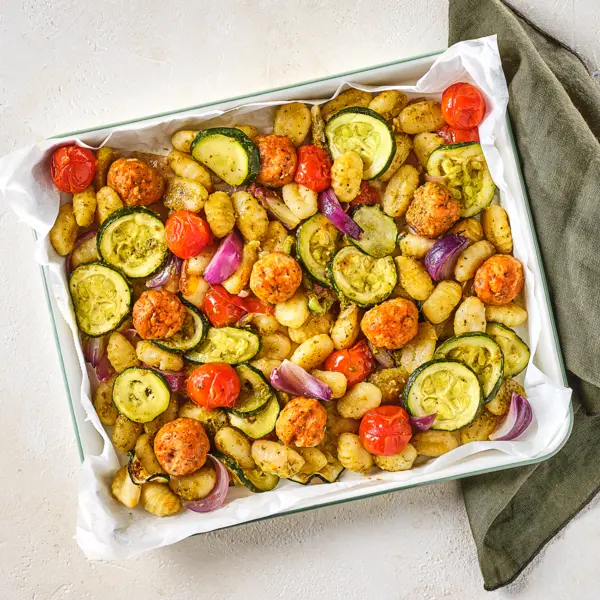 Gnocchi-Blechauflauf mit Fleischbällchen